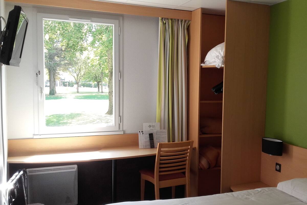 Desk, soundproofing, iron/ironing board (on request), WiFi (free)
