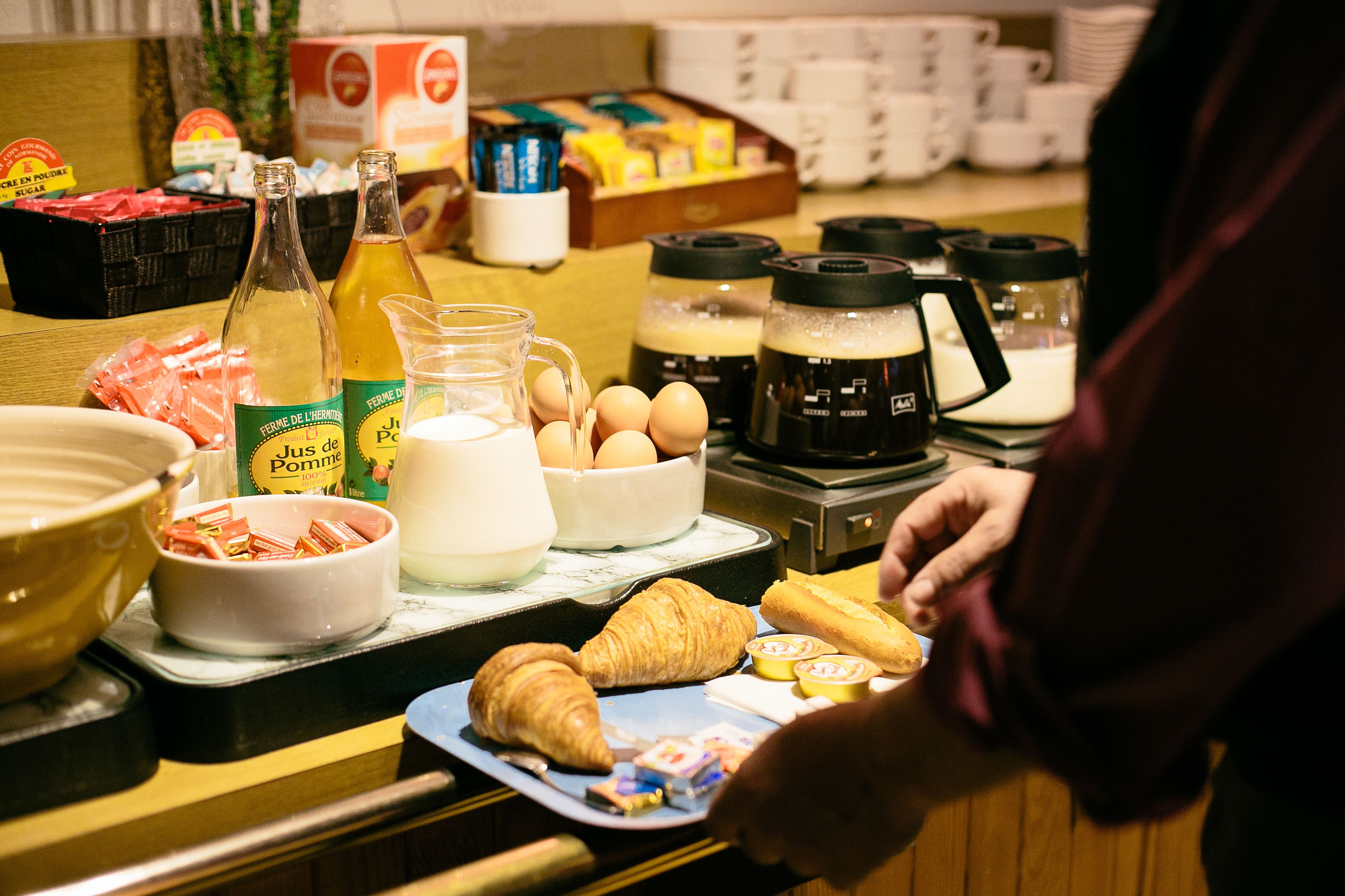 daily buffet breakfast (eur 9 per person)