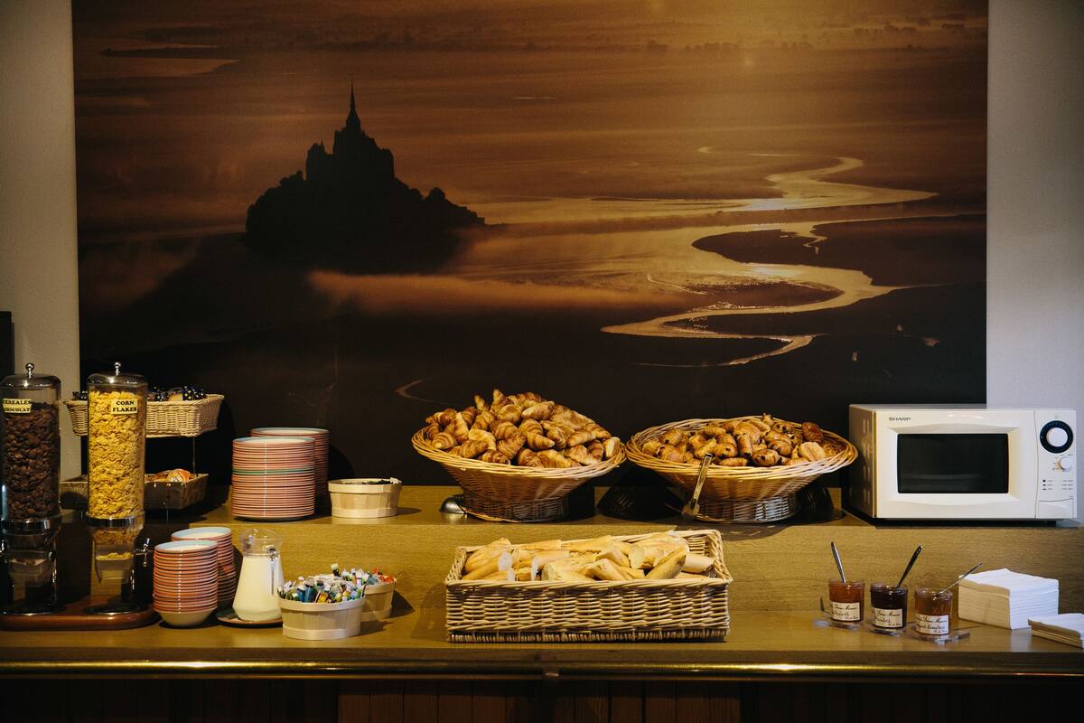 daily buffet breakfast (eur 9 per person)