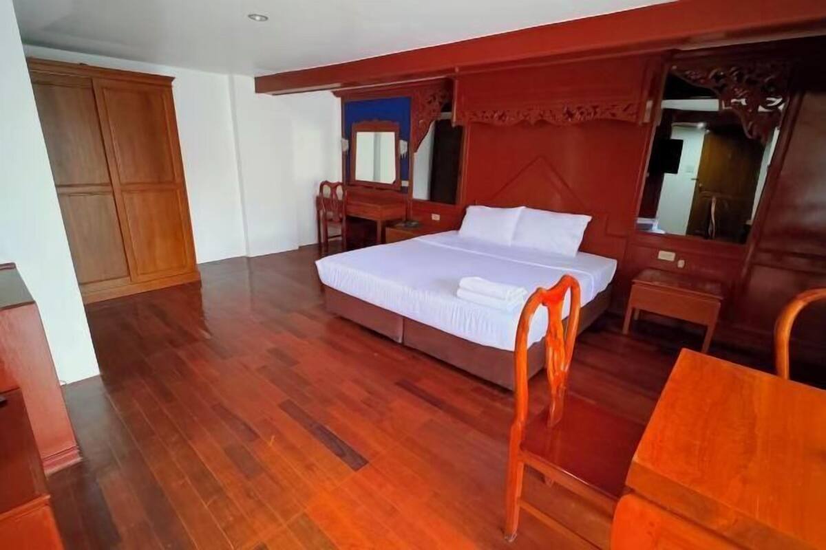 1 chambre, minibar, coffres-forts dans les chambres, bureau