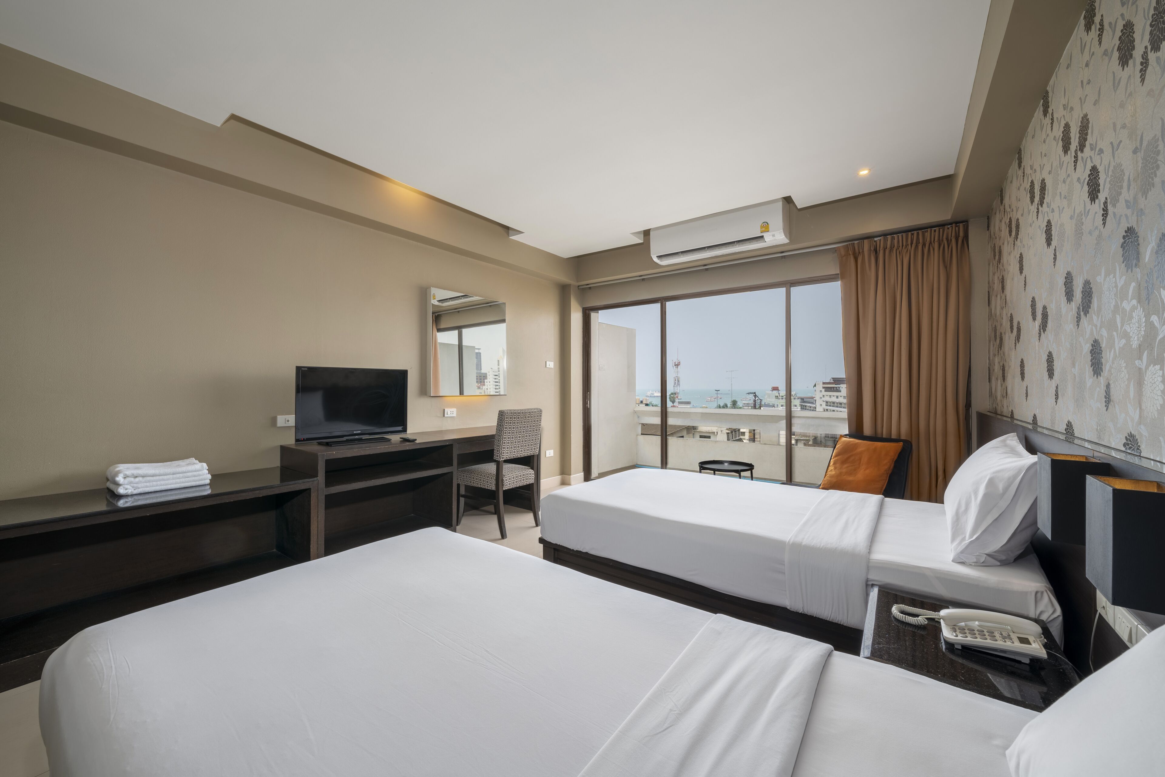 Photo - Welcome Plaza Hotel