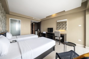 Minibar, desk, free WiFi - Welcome Plaza Hotel (Pattaya)