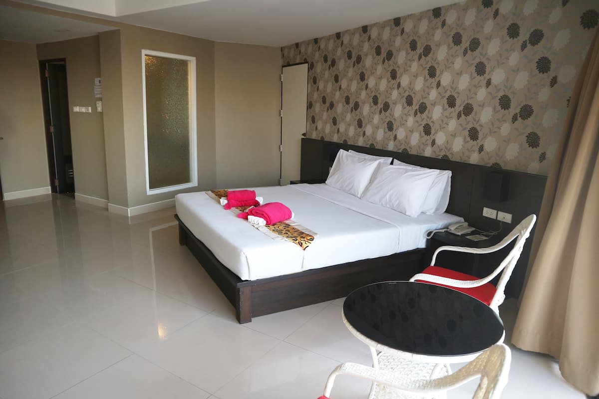 Suite, 1 Bedroom, City View | Minibar, desk, WiFi (free)