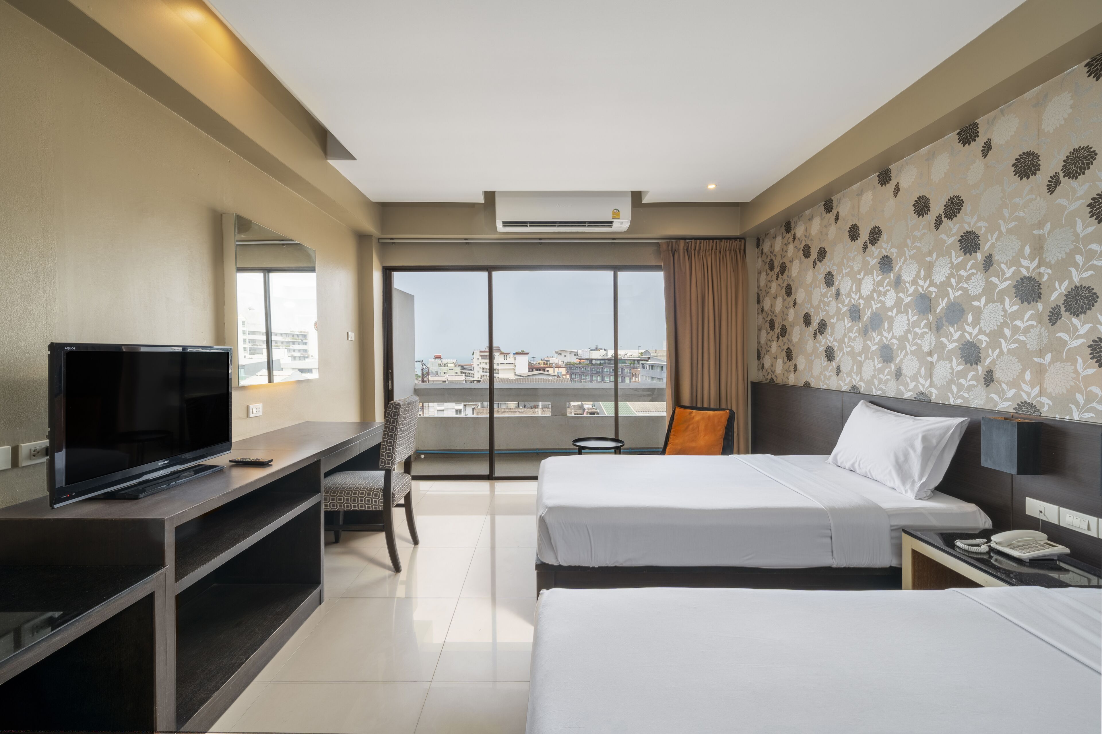 Photo - Welcome Plaza Hotel