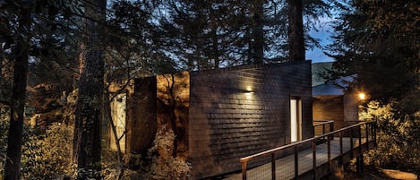 Eco House Privilege | Een kluis op de kamer, individueel gedecoreerd, verduisterende gordijnen