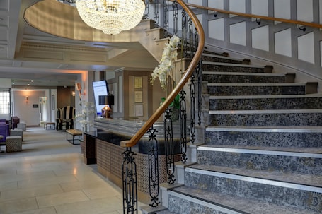 Recepción. Manor Hotel Solihull, BW Signature Collection