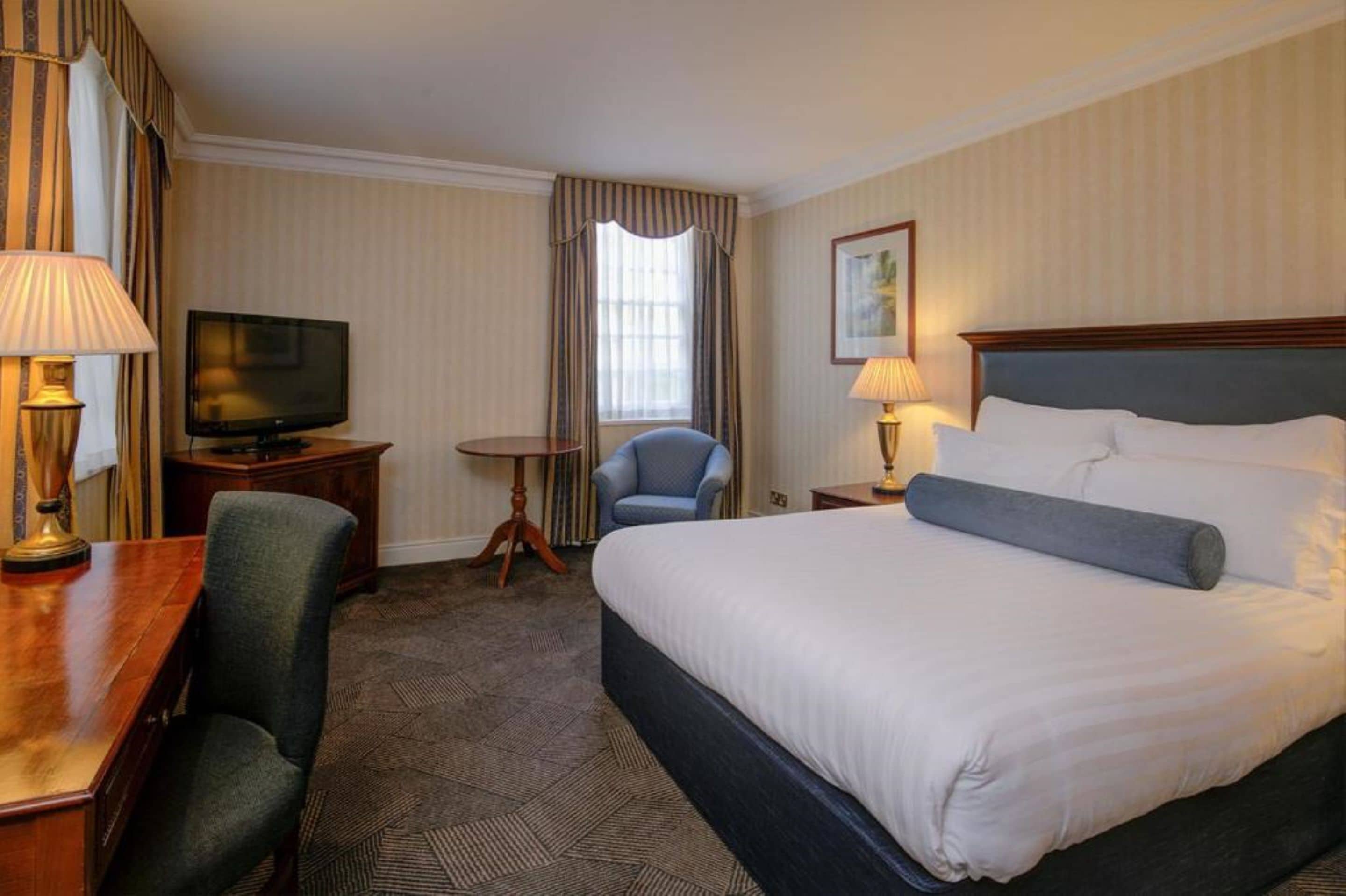 Superior Room, 1 Double Bed, Non Smoking | In-room safe, desk, laptop workspace, soundproofing