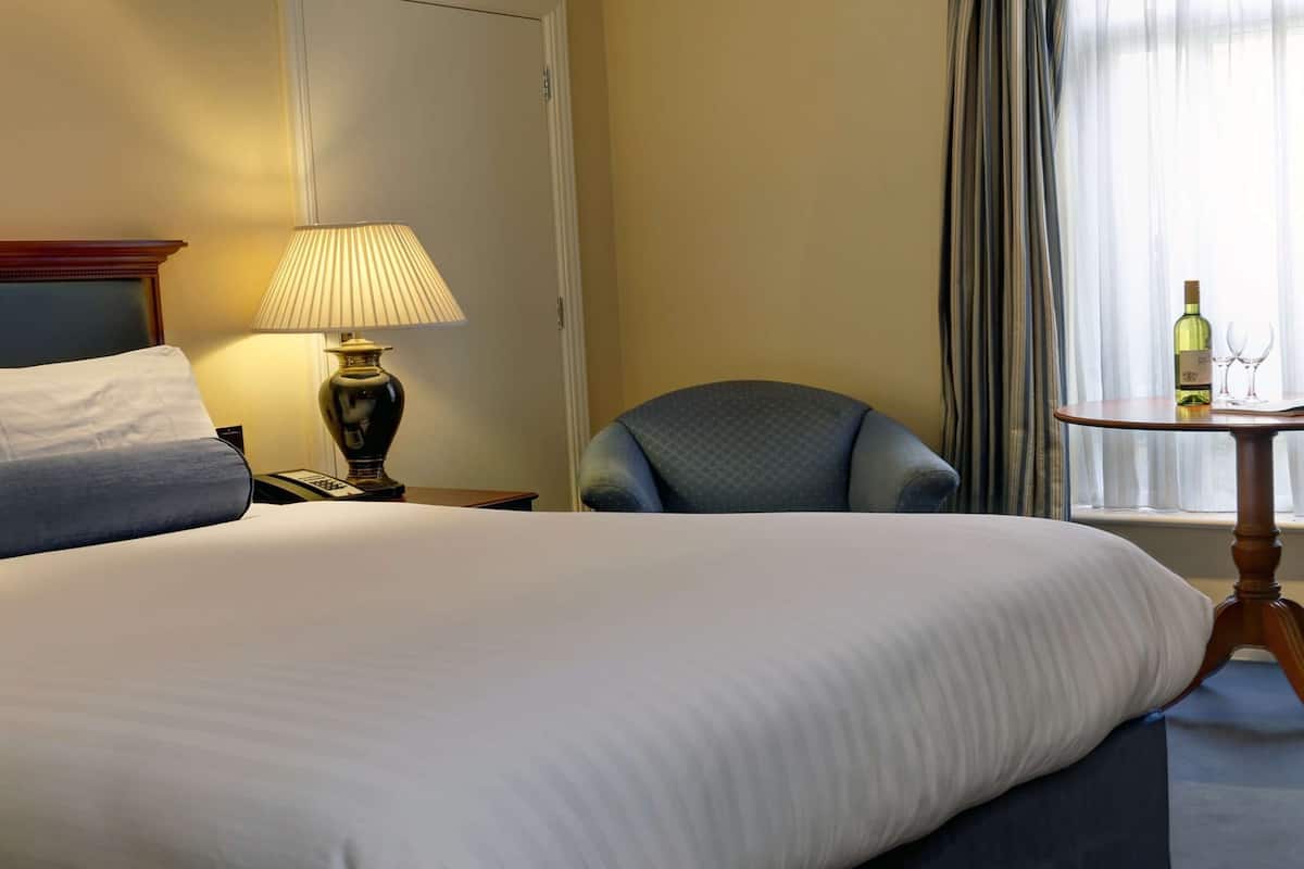 Superior Room, 1 Double Bed, Non Smoking | In-room safe, desk, laptop workspace, blackout drapes