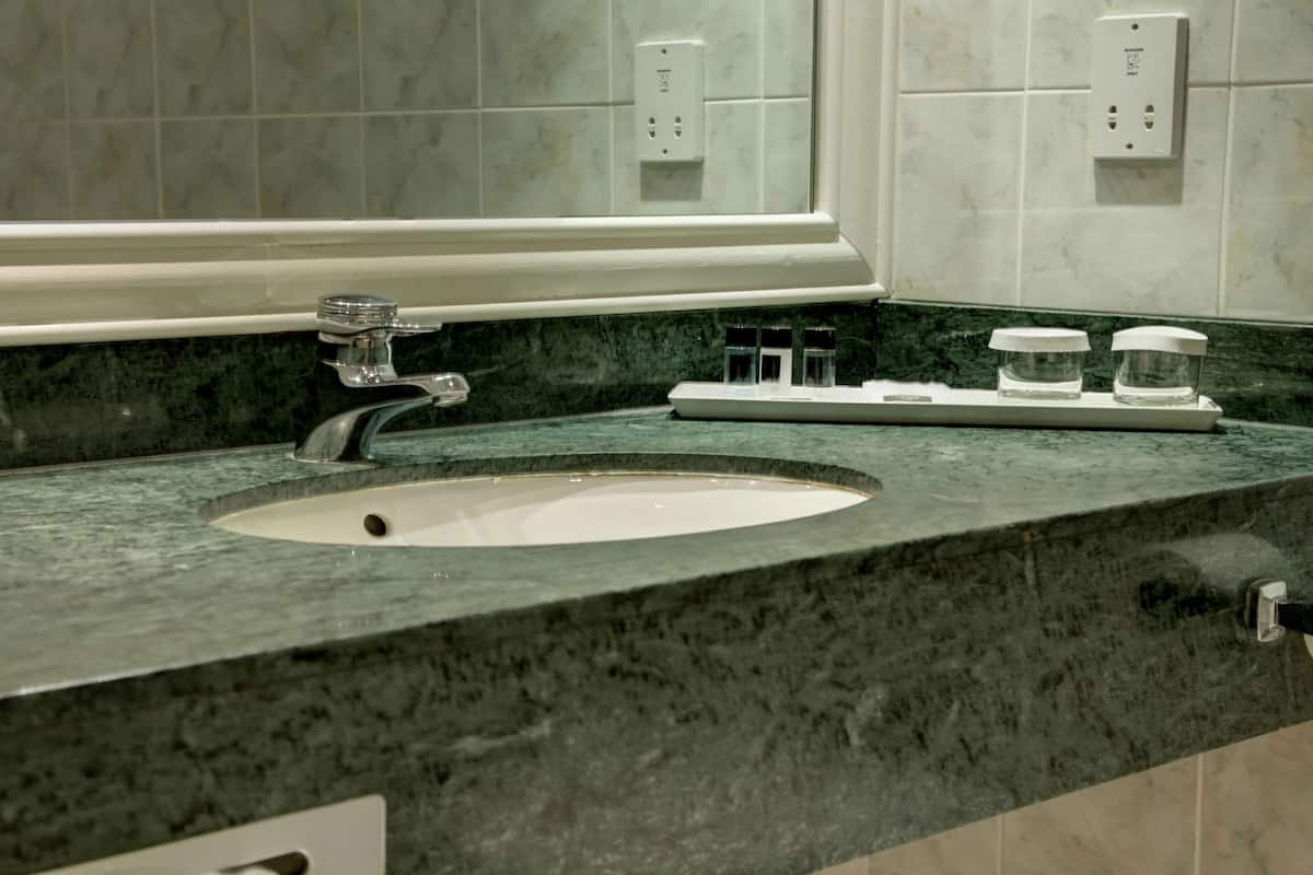 1 bedroom, in-room safe, desk, laptop workspace