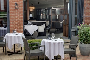 Breakfast, lunch, dinner served; British cuisine