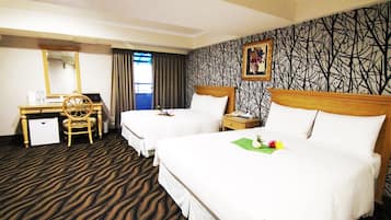 Family Room (Free Parking) | 1 bedroom, desk, free WiFi, bed sheets