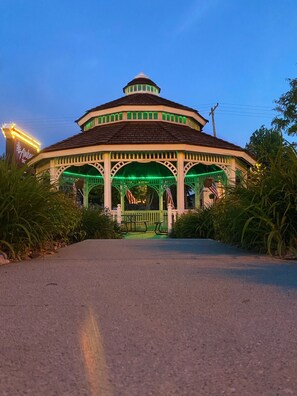 Gazebo - Amber's Inn & Suites (Wisconsin Dells)