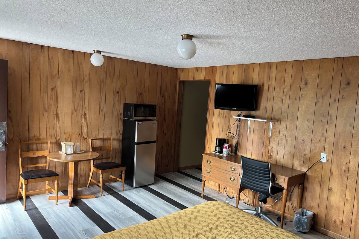 Soundproofing, iron/ironing board, WiFi (free), bed sheets