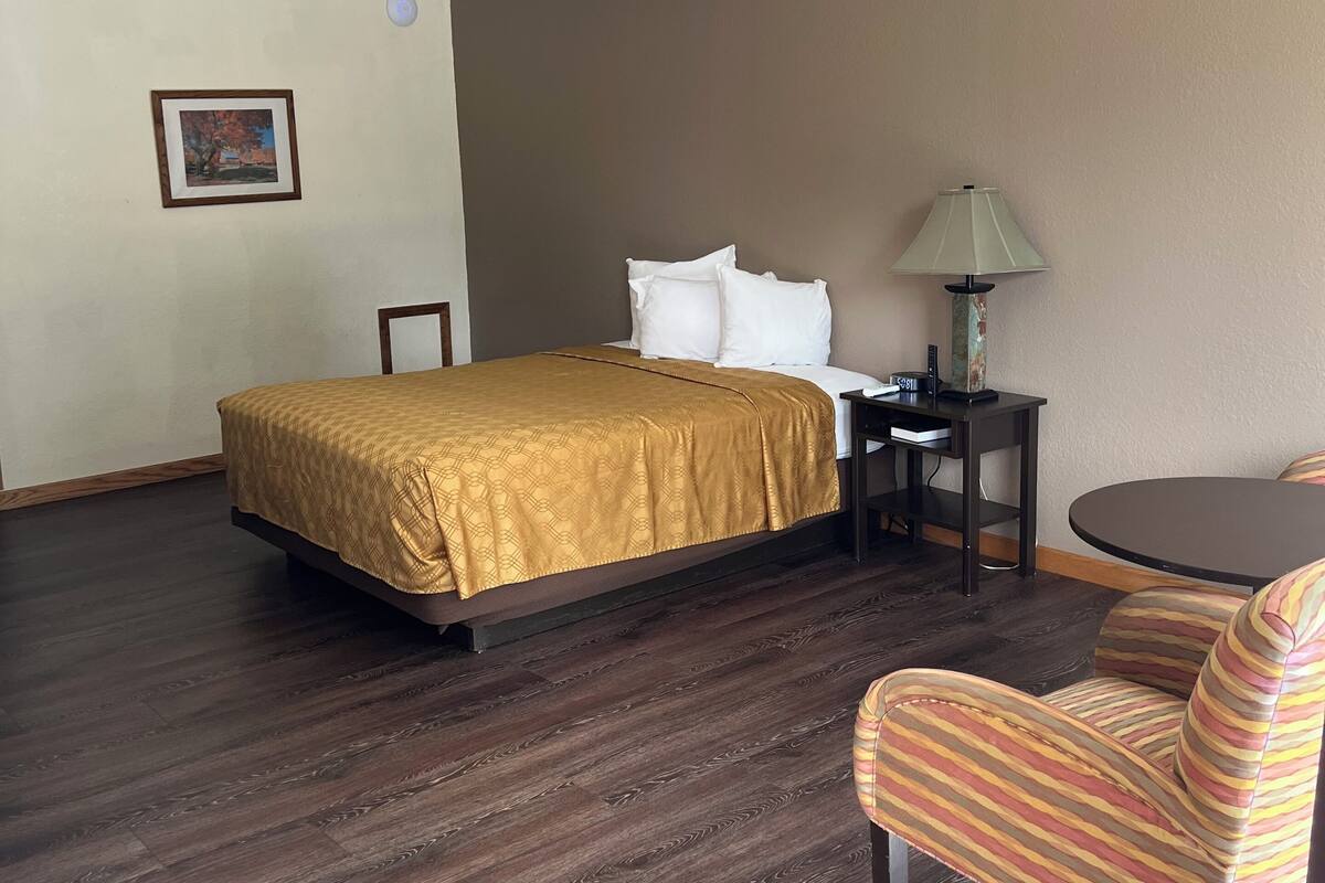 Standard Room, Non Smoking, Refrigerator & Microwave | Soundproofing, iron/ironing board, free WiFi, bed sheets