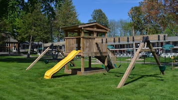 Tempat bermain anak - outdoor