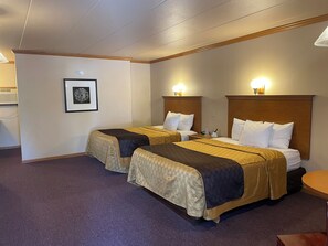 Soundproofing, iron/ironing board, cribs/infant beds, rollaway beds - Amber's Inn & Suites (Wisconsin Dells)
