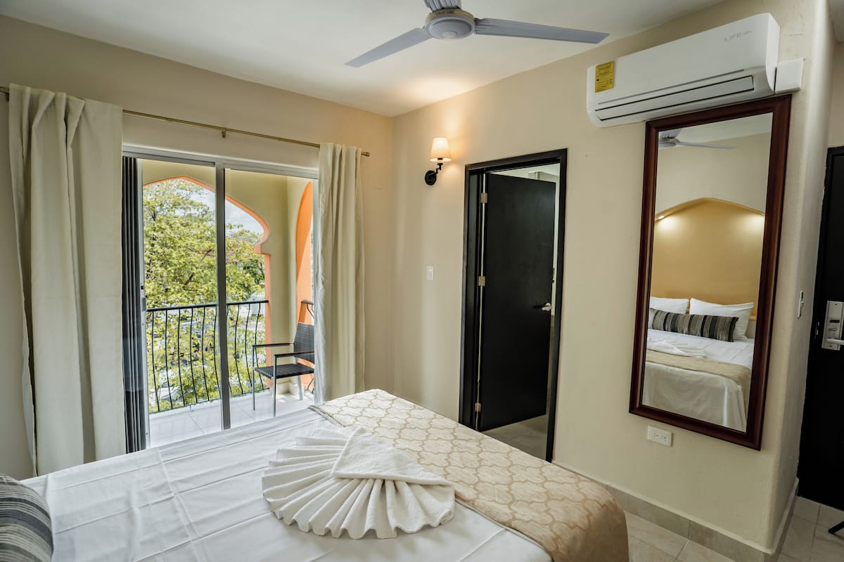 In-room safe, laptop workspace, blackout curtains, soundproofing
