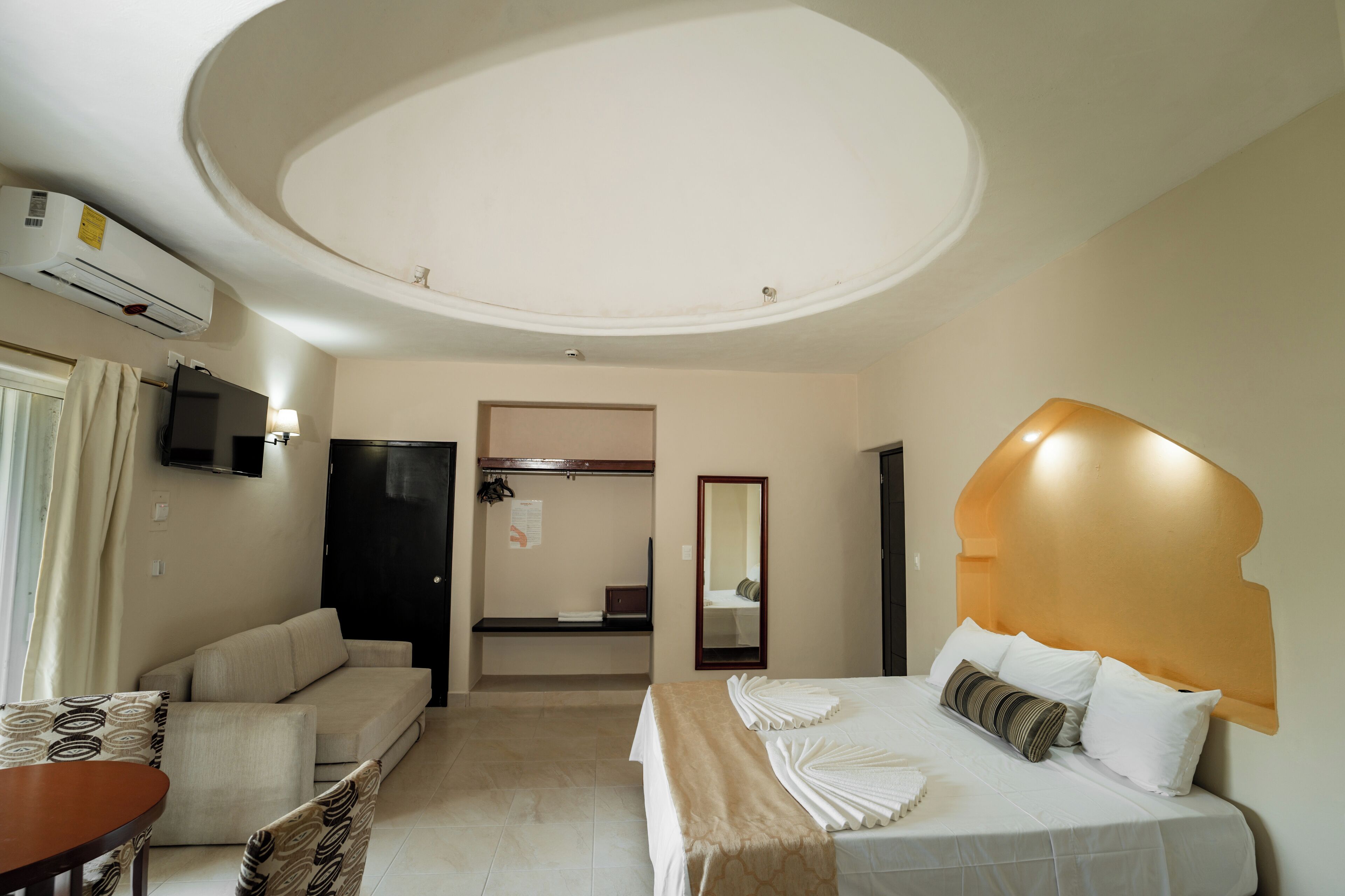 Junior Room | In-room safe, laptop workspace, blackout curtains, soundproofing