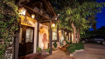 Mặt tiền nơi lưu trú