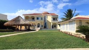 Front of property - Casa Margarita Hotel Boutique (Cancun)