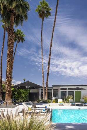 Terrace/patio - The Three Fifty Hotel (Palm Springs)