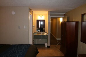 Premium bedding, soundproofing, iron/ironing board - Bangor Inn & Suites (Bangor)