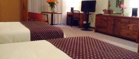 Sengetøy av topp kvalitet, safe på rommet og skrivebord