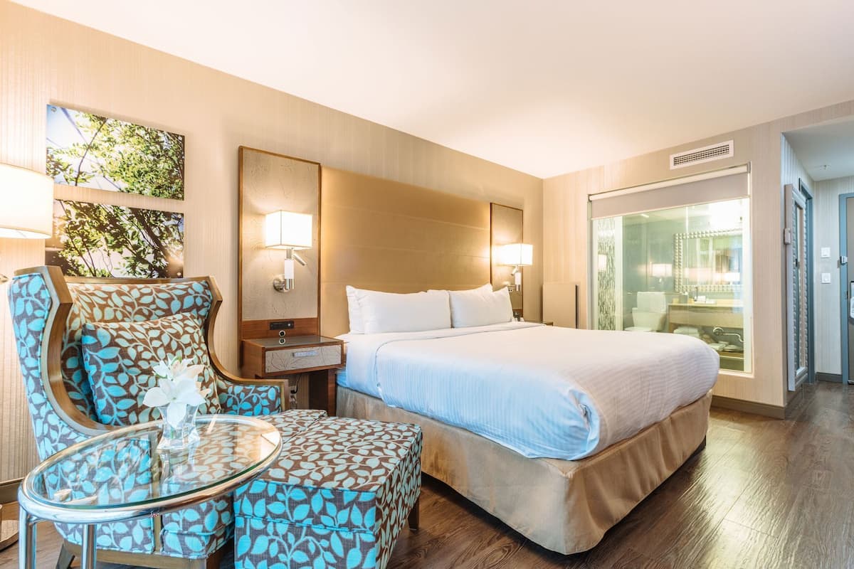 Premium bedding, pillowtop beds, in-room safe, desk