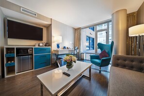 Signature Suite, 1 King Bed with Sofa bed | Living area - Hotel Blu Vancouver (Vancouver)