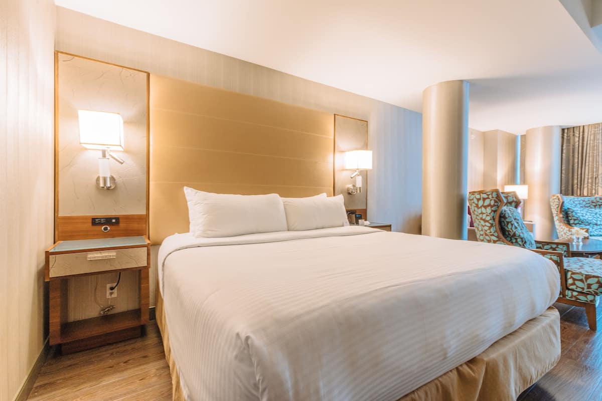 Premium bedding, pillowtop beds, in-room safe, desk