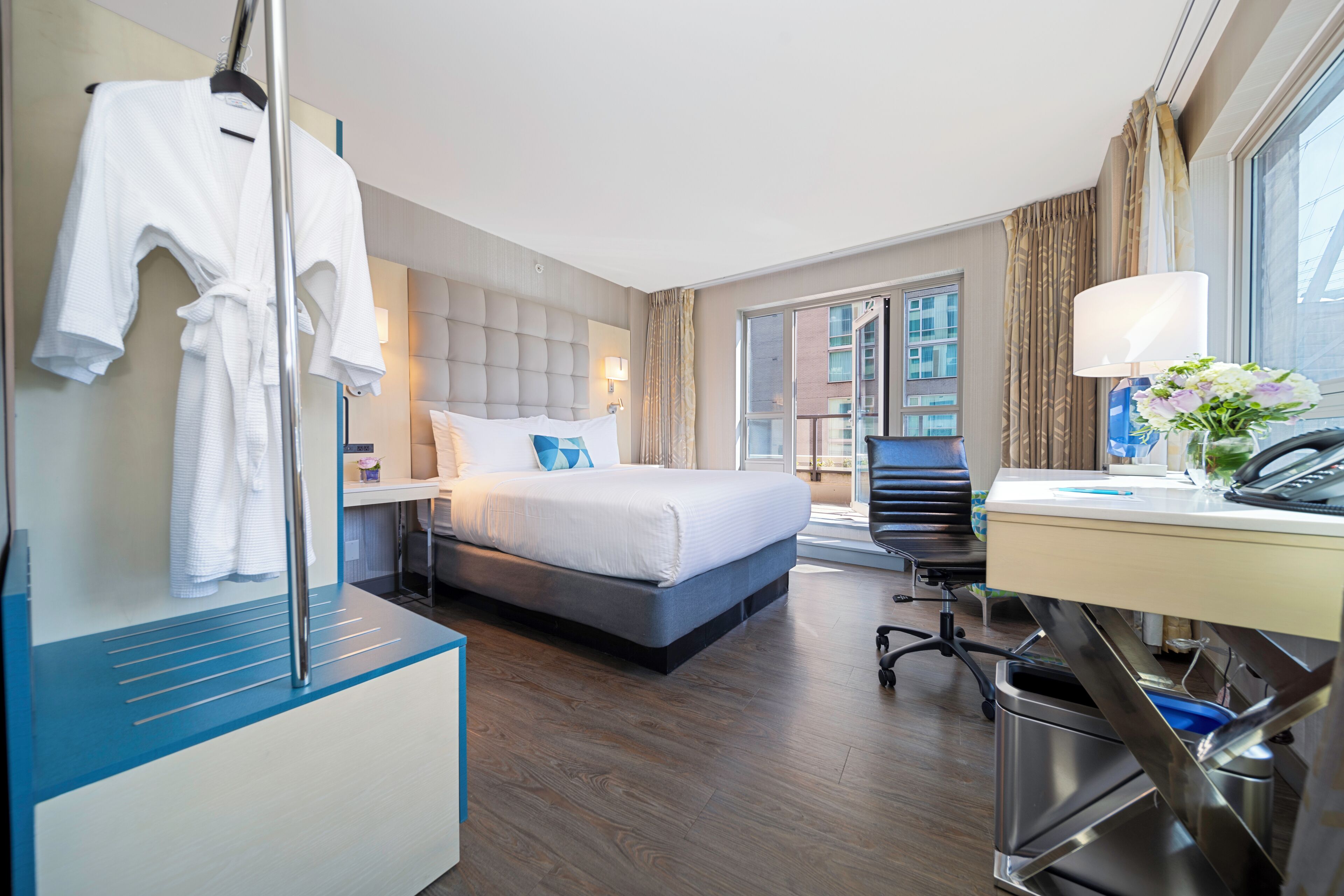 junior suite, 1 queen bed with sofa bed | 1 bedroom, premium bedding, pillow-top beds, in-room safe