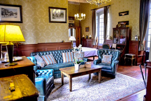 Double Room, Private Bathroom, Garden View (La suite anglaise) | Lounge