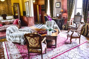 Doppelzimmer, eigenes Bad, Gartenblick (La suite coloniale) | Lounge