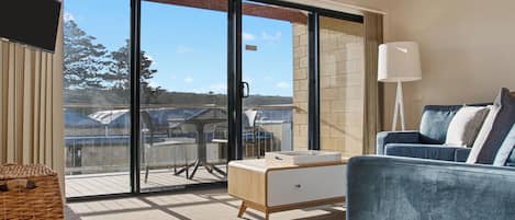 Appartement Familial, 1 chambre, bain à remous | Coin séjour