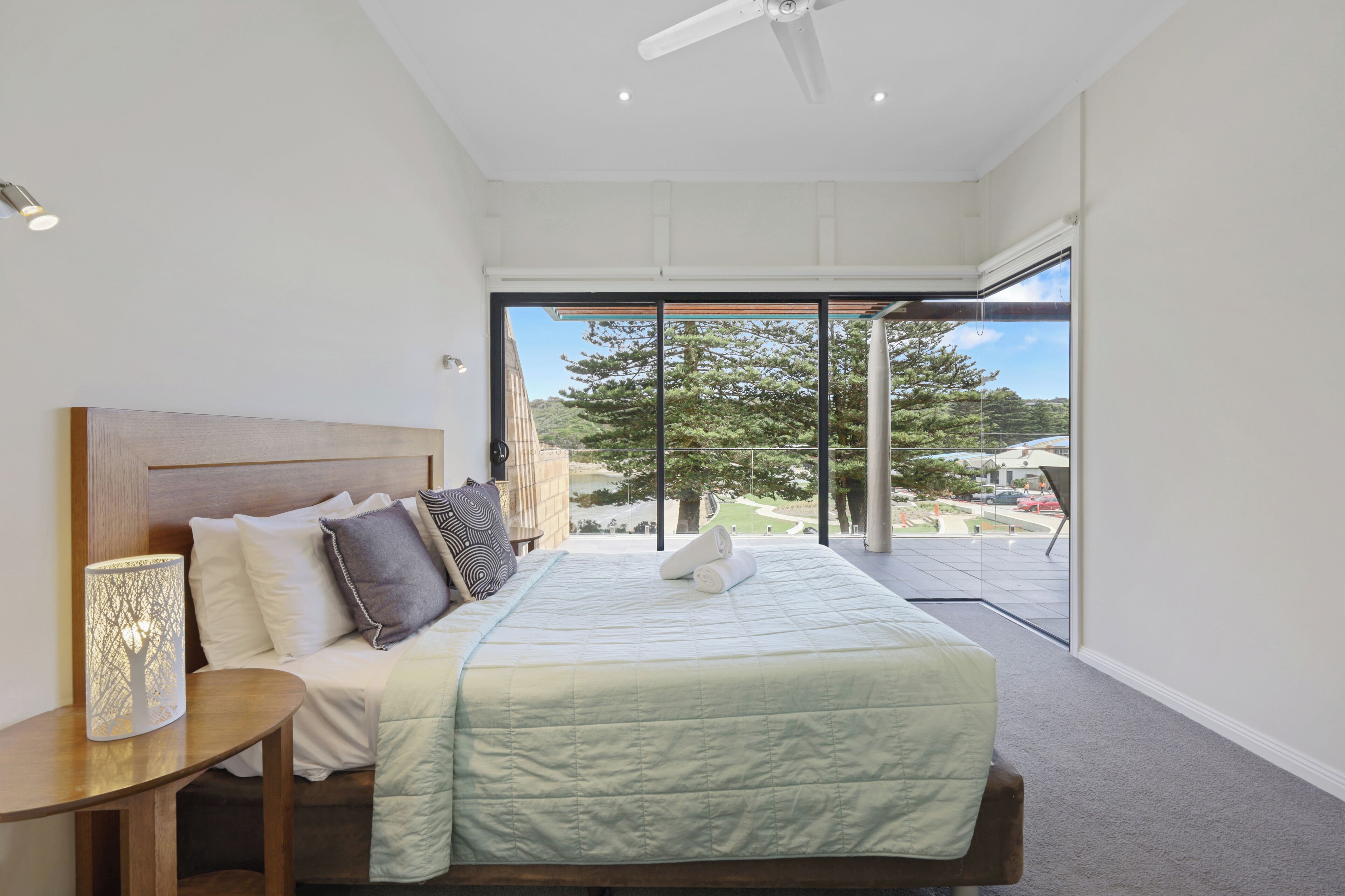 高级顶层房, 3 间卧室, 海滩景观 | 熨斗/熨衣板、婴儿床、免费 WiFi、床单