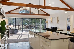 Televisión de pantalla plana 32 cm con canales de televisión por cable