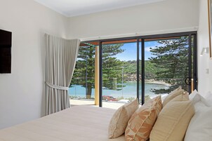 Tabla de planchar con plancha, cunas, wifi gratis y ropa de cama 