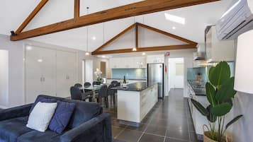Luxury Penthouse, Bay View | Private kitchen | Fridge, microwave, coffee/tea maker, toaster