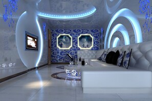 Serves breakfast, dinner, and brunch - BORRMAN Hotel (Guangzhou)