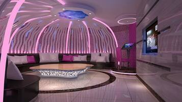 Serves breakfast, dinner and brunch