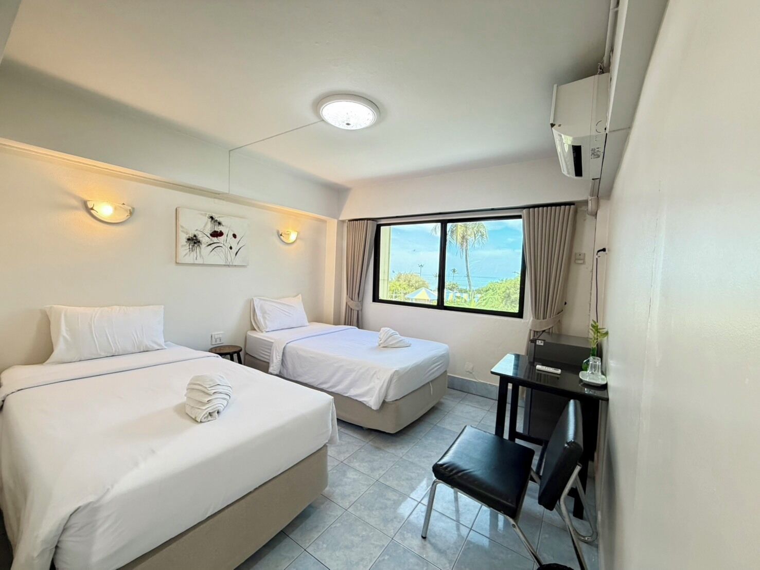 ห้องท  วิน | โต๊ะทำงาน