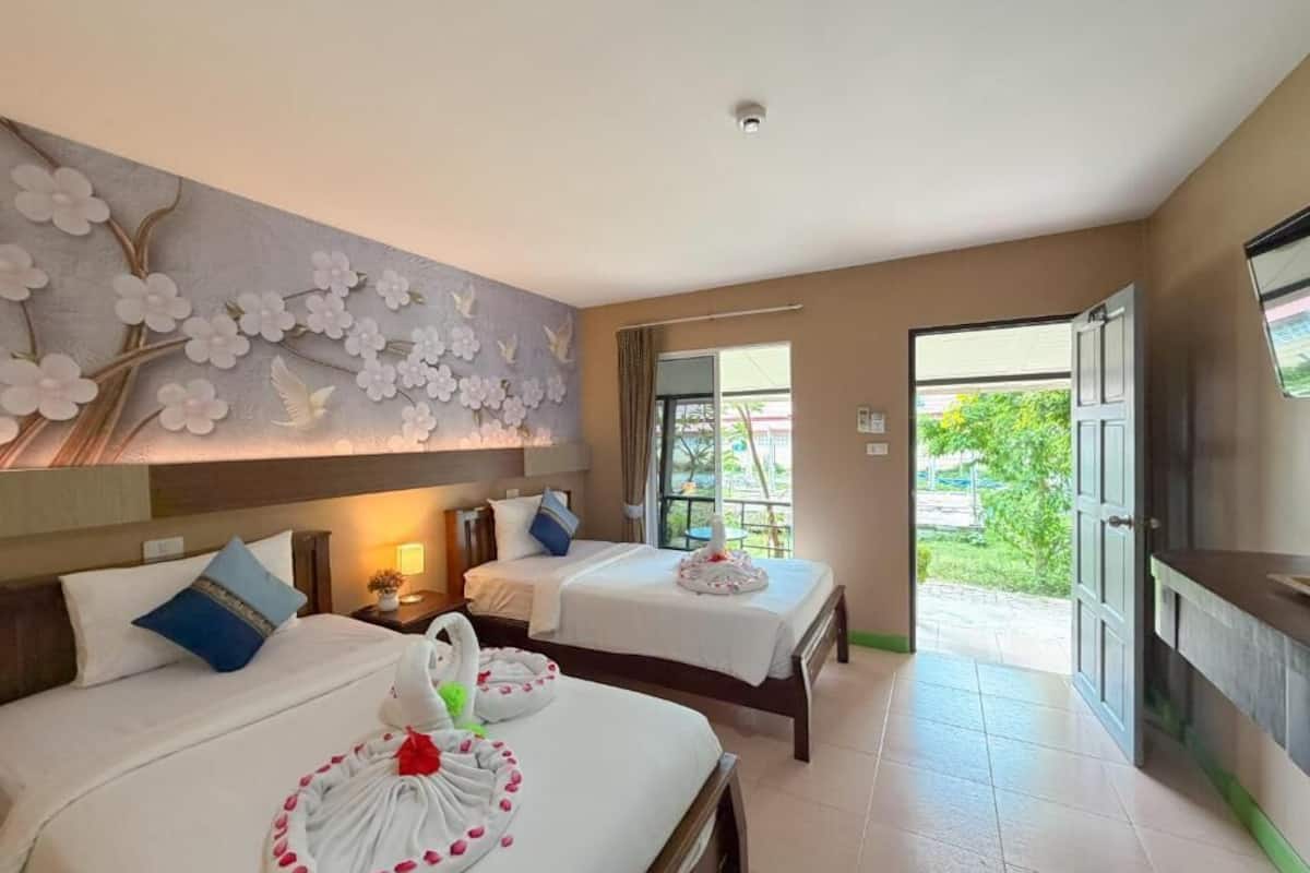 Superior Twin Room | Premium bedding, Select Comfort beds, desk, laptop workspace