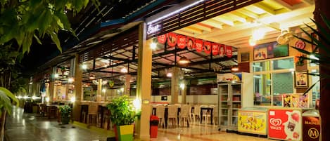 Food court