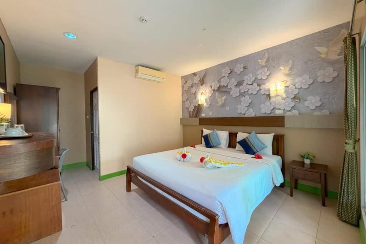 Superior Room | Premium bedding, Select Comfort beds, desk, laptop workspace