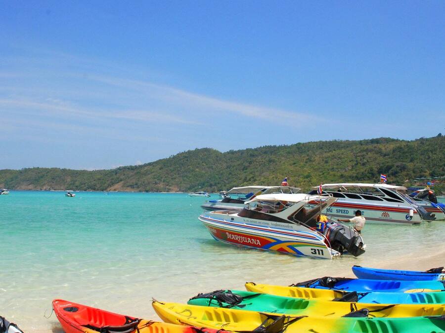Beach nearby, beach towels, beach bar