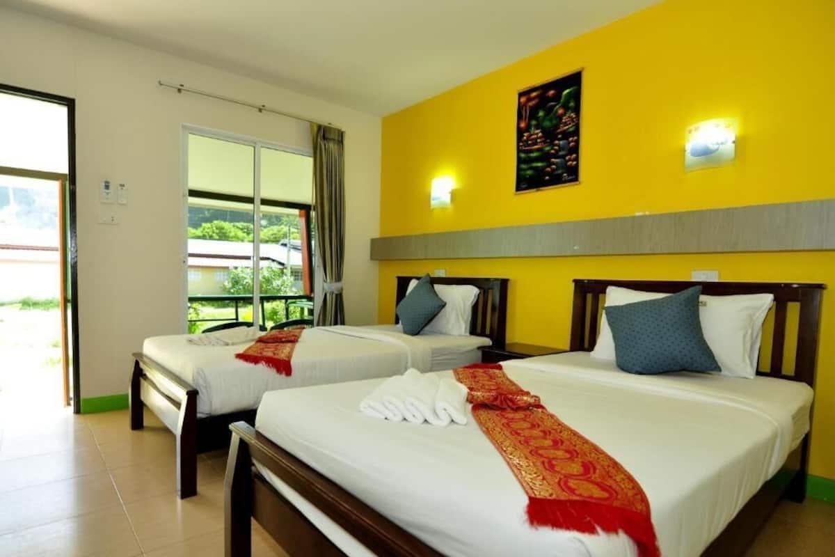 Superior Twin Room | Premium bedding, Select Comfort beds, desk, laptop workspace