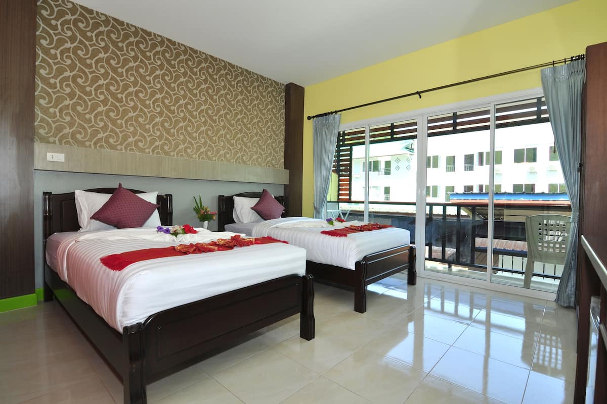 Deluxe Room | Premium bedding, Select Comfort beds, desk, laptop workspace