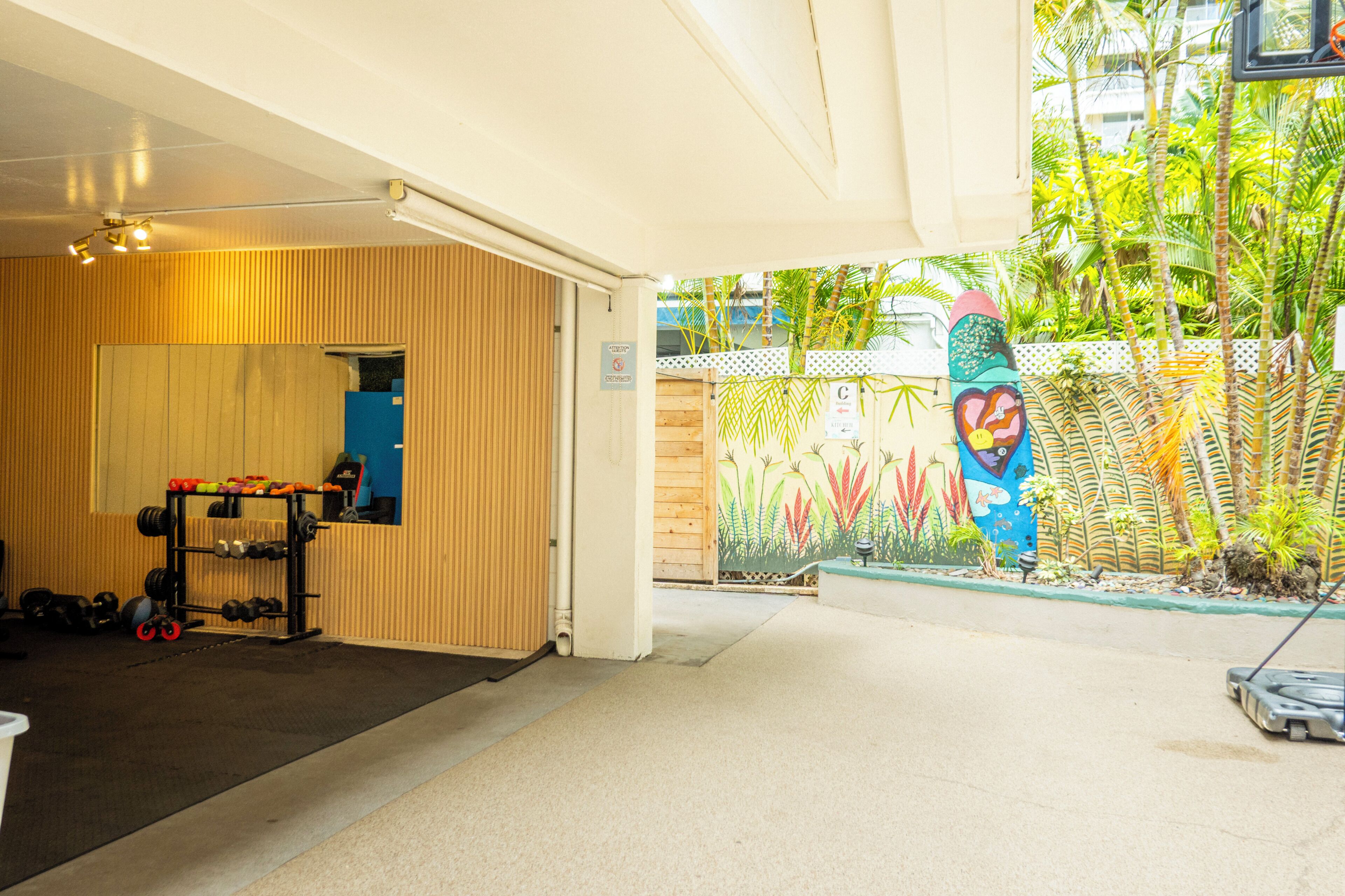 Photo - Waikiki Beachside Hostel
