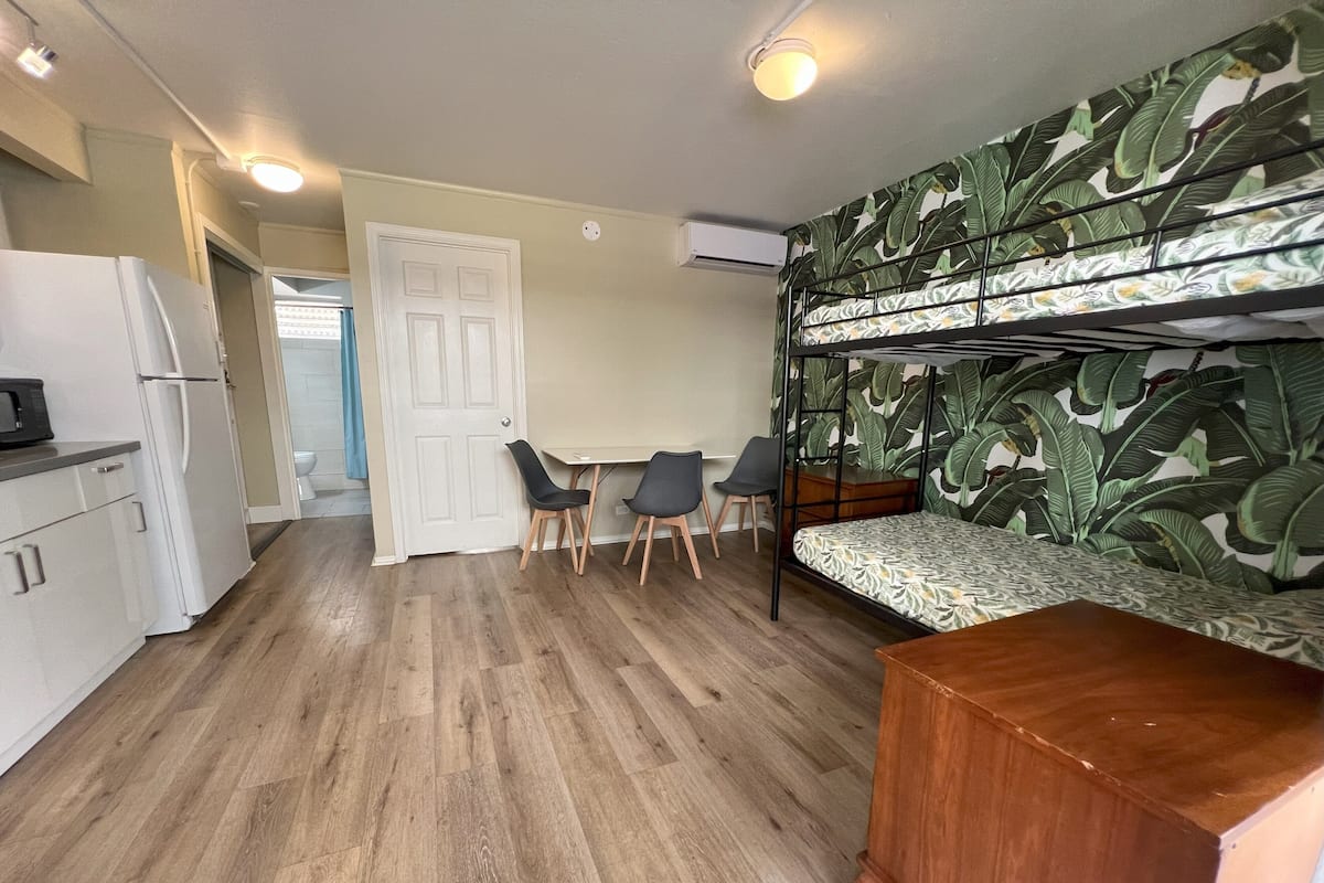 2 Bed Co-Ed Dorm with Kitchen | 免費無線上網、床單