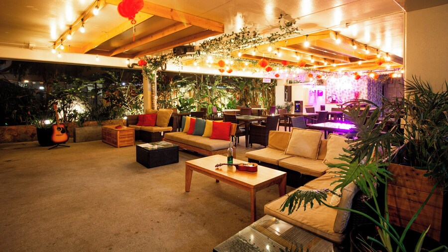 Waikiki Beachside Hostel